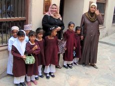 147 Klasse mit égyptischer Lehrerin.JPG